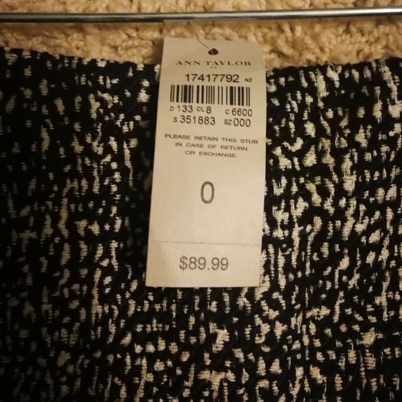 Brand New Ann Taylor pencil skirt (size 0) - Picture 4 of 4